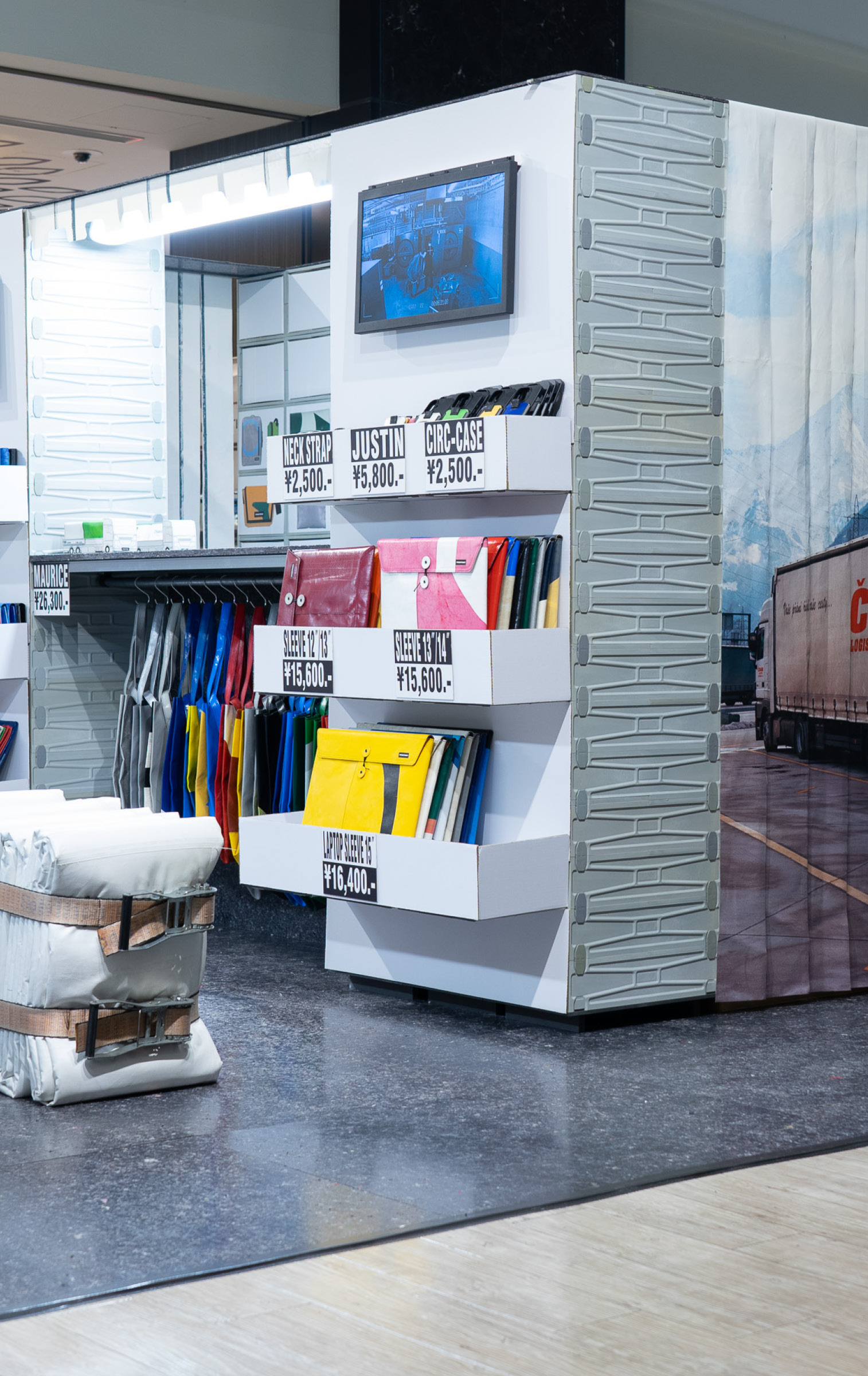 SarahStendel_Freitag Kiosk_Grand Front Osaka_2